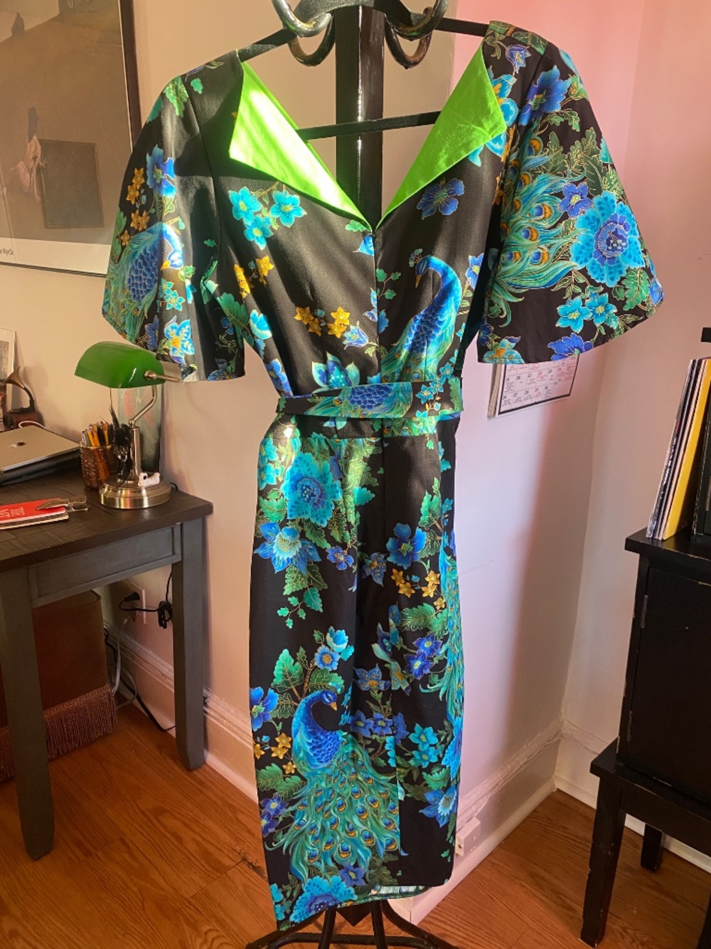 RETRO PIN UP CLASSIC PRINT PENCIL DRESS // Victory Parade by LIMB - Picture 4 of 4